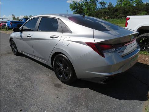 Used 2021 Hyundai Elantra SEL w/ Cargo Package FWD image 2