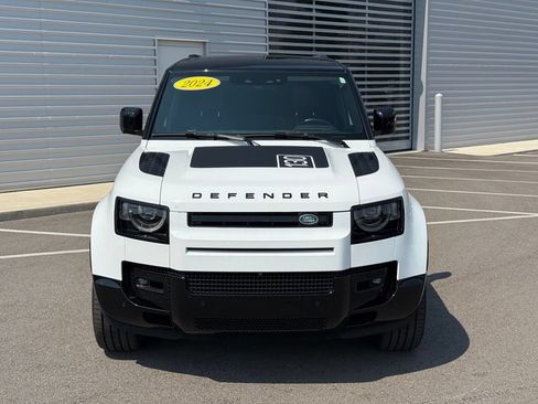 Used 2024 Land Rover Defender 130 X-Dynamic SE AWD/4WD image 2