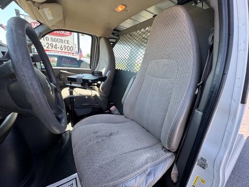 Used 2011 Chevrolet Express 2500 RWD image 9