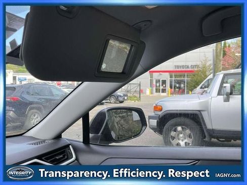 Certified 2025 Toyota RAV4 XLE AWD/4WD image 32