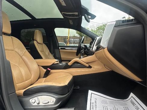 Used 2014 Porsche Cayenne Turbo S AWD/4WD image 29