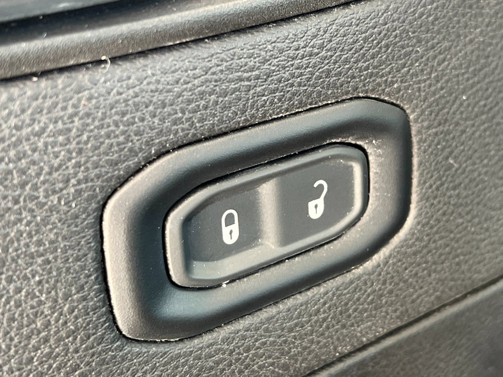 Used 2023 Jeep Wrangler Unlimited Sahara w/ Cold Weather Group AWD/4WD image 11