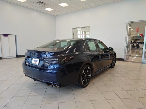 Used 2018 Toyota Camry XSE FWD image 3