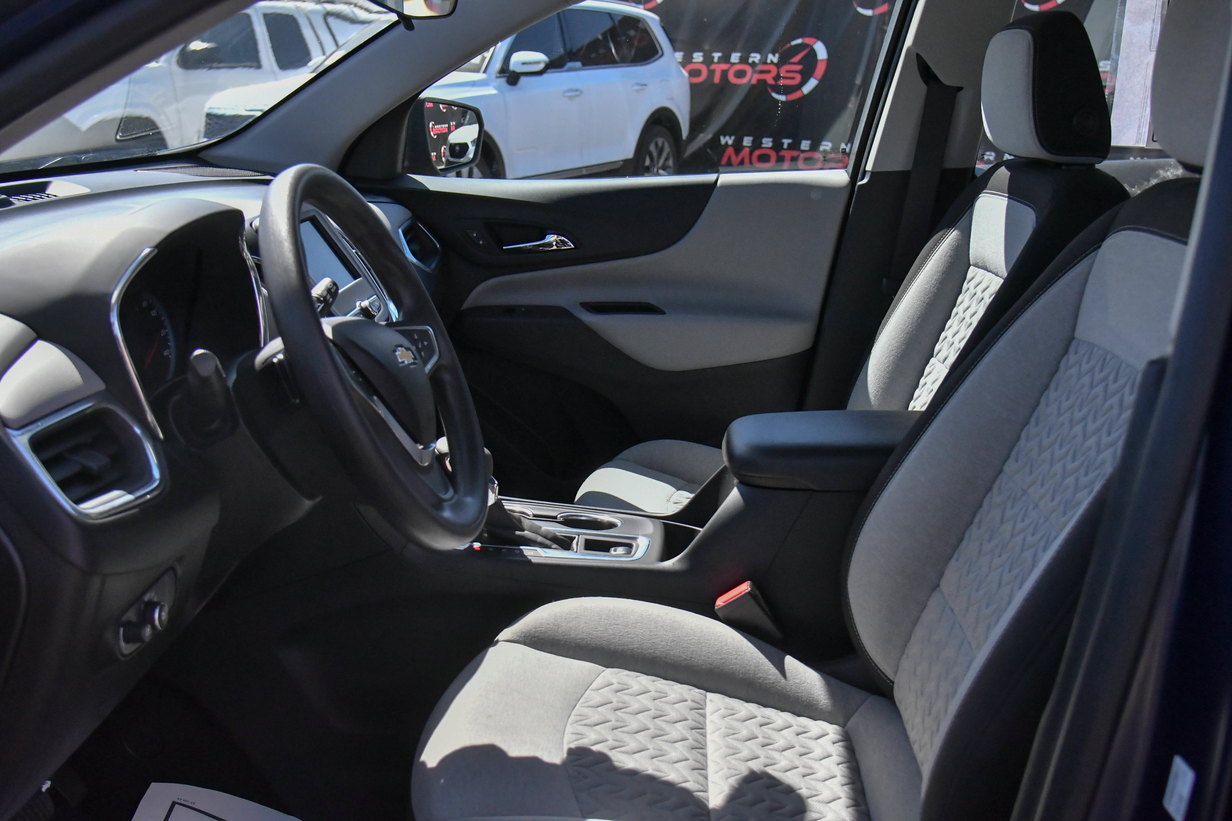 Used 2022 Chevrolet Equinox LS AWD/4WD image 17