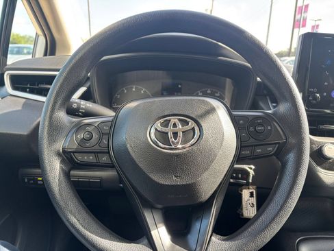 Used 2025 Toyota Corolla LE FWD image 25