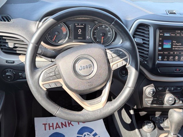 Used 2016 Jeep Cherokee Latitude w/ Comfort/Convenience Group AWD/4WD image 38