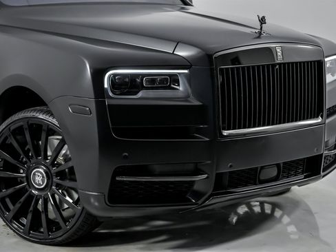 Used 2023 Rolls-Royce Cullinan Black Badge w/ Driver's Package image 3