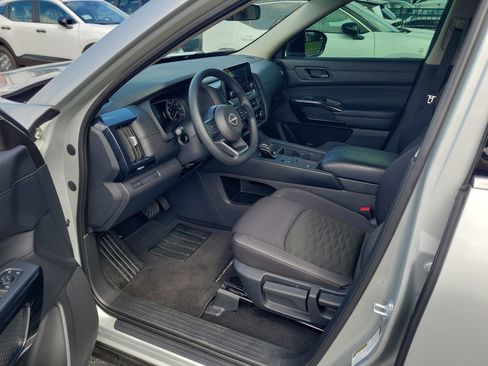 Certified 2025 Nissan Pathfinder S FWD image 12