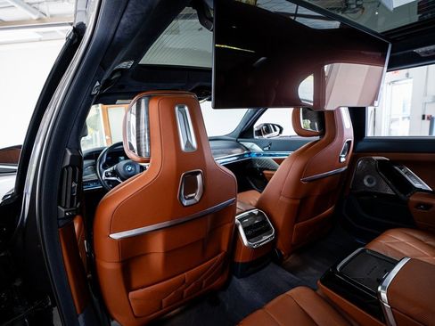 Used 2024 BMW i7 xDrive60 image 56