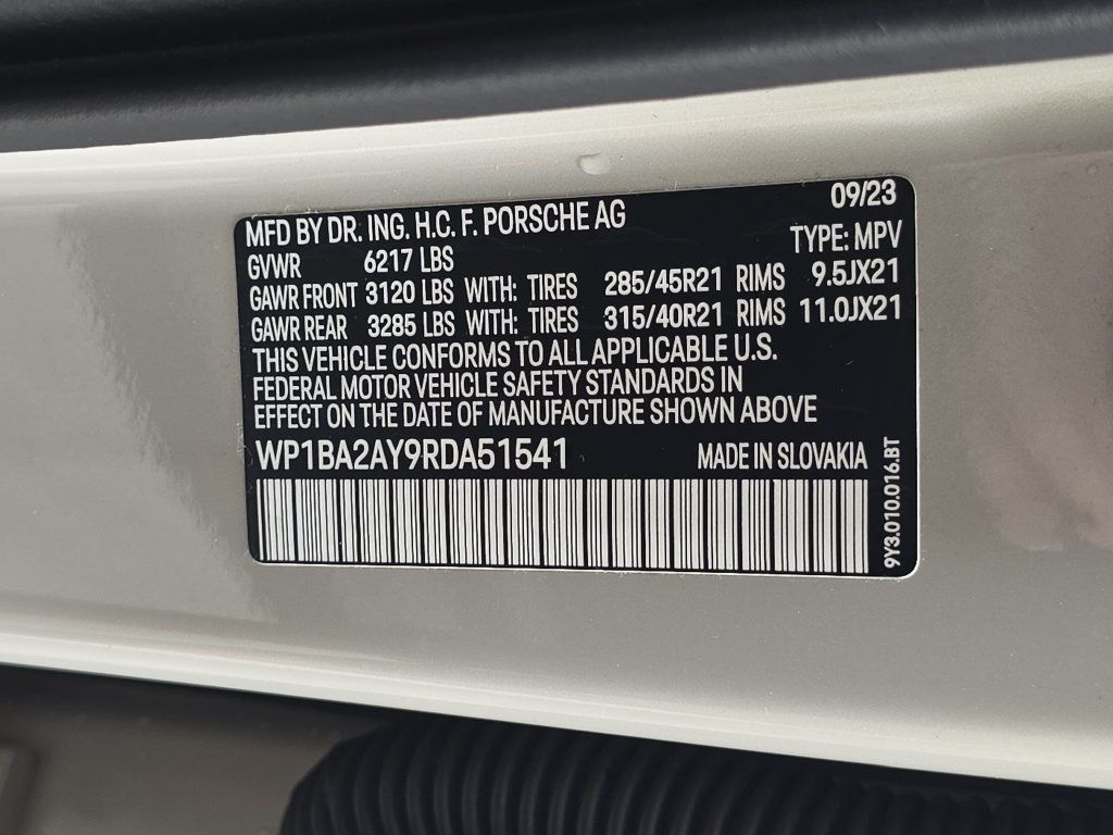 Used 2024 Porsche Cayenne Coupe AWD/4WD image 34