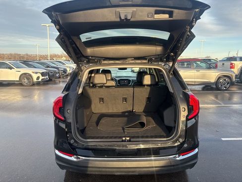 Used 2024 GMC Terrain SLT image 12