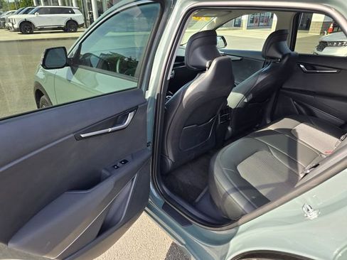 Certified 2024 Kia Niro Wind w/ Wind Preserve Package FWD image 17