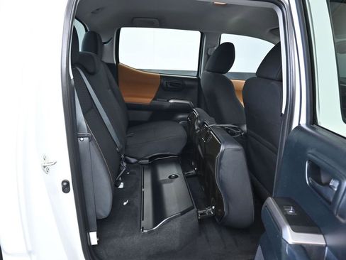 Used 2017 Toyota Tacoma SR5 image 35