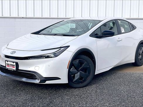 New 2026 Toyota Prius Plug-In Hybrid image 2