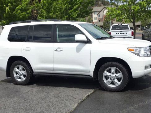 Used 2009 Toyota Land Cruiser AWD/4WD image 2