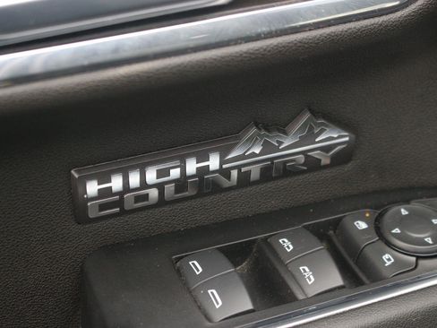 Used 2024 Chevrolet Silverado 1500 High Country w/ Midnight Edition AWD/4WD image 16