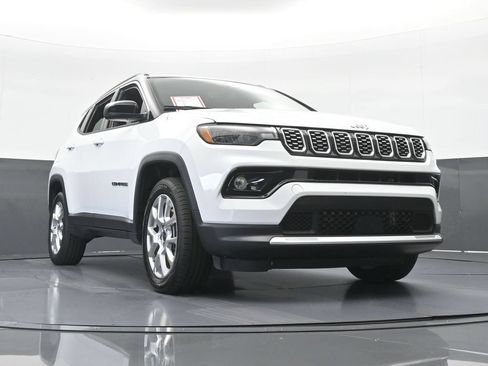 Used 2025 Jeep Compass Limited AWD/4WD image 59