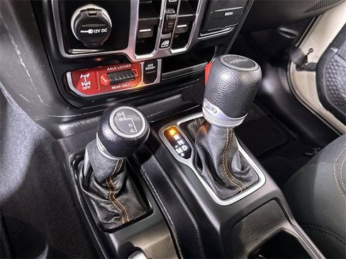 Used 2020 Jeep Gladiator Mojave w/ Cold Weather Group image 16