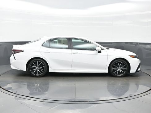 Used 2024 Toyota Camry SE w/ Audio Upgrade Package FWD image 7