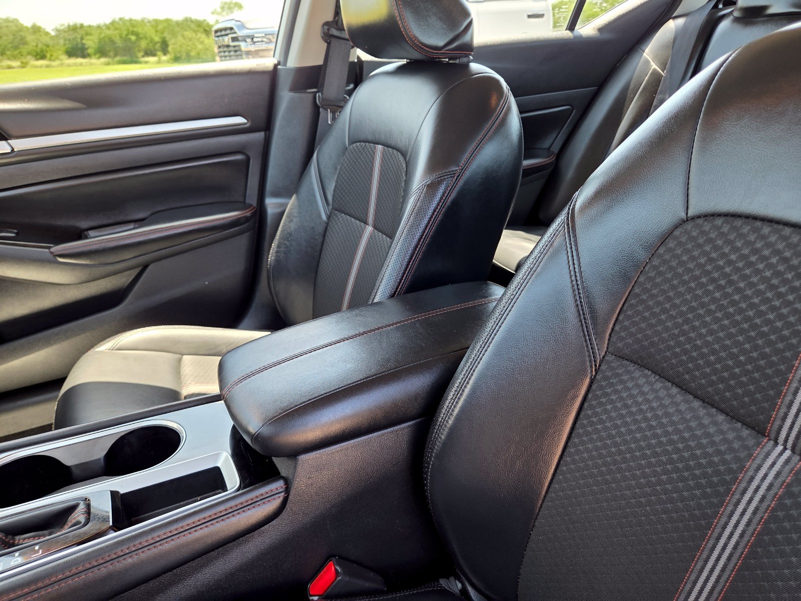 Used 2024 Nissan Altima 2.5 SR FWD image 30