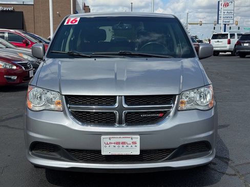 Used 2016 Dodge Grand Caravan SE FWD image 2