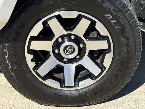 Used 2019 Toyota 4Runner TRD Off-Road image 8