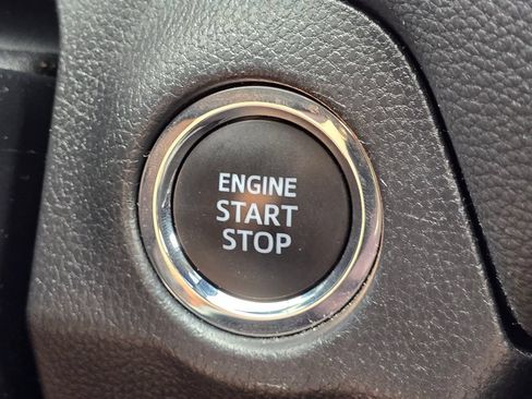 Used 2025 Toyota RAV4 XLE AWD/4WD image 30
