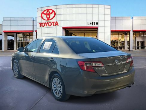 Used 2014 Toyota Camry L image 7