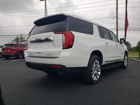 Used 2023 GMC Yukon XL SLT AWD/4WD image 3