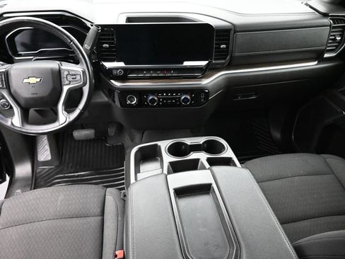Used 2022 Chevrolet Silverado 1500 LT AWD/4WD image 14