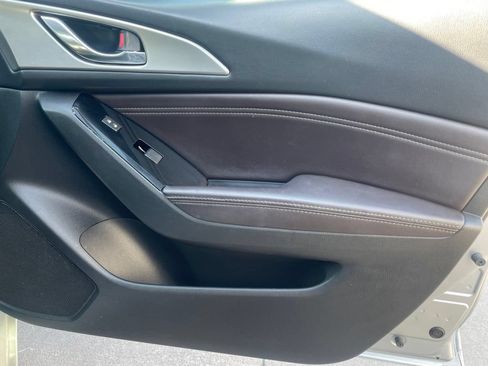 Used 2018 MAZDA MAZDA3 Touring FWD image 24