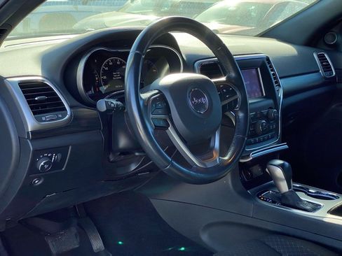 Used 2020 Jeep Grand Cherokee Laredo image 10