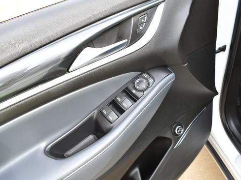 Used 2021 Buick Enclave Essence FWD image 3