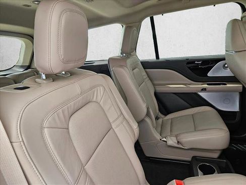 Used 2024 Lincoln Aviator Reserve w/ Equipment Group 201A AWD/4WD image 27