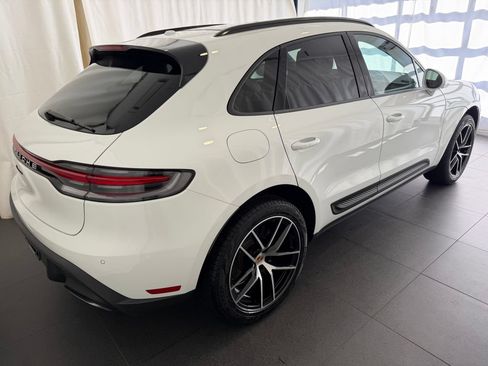 Certified 2026 Porsche Macan AWD/4WD image 9