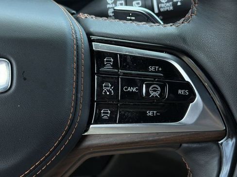 Used 2025 Jeep Grand Cherokee Summit image 31