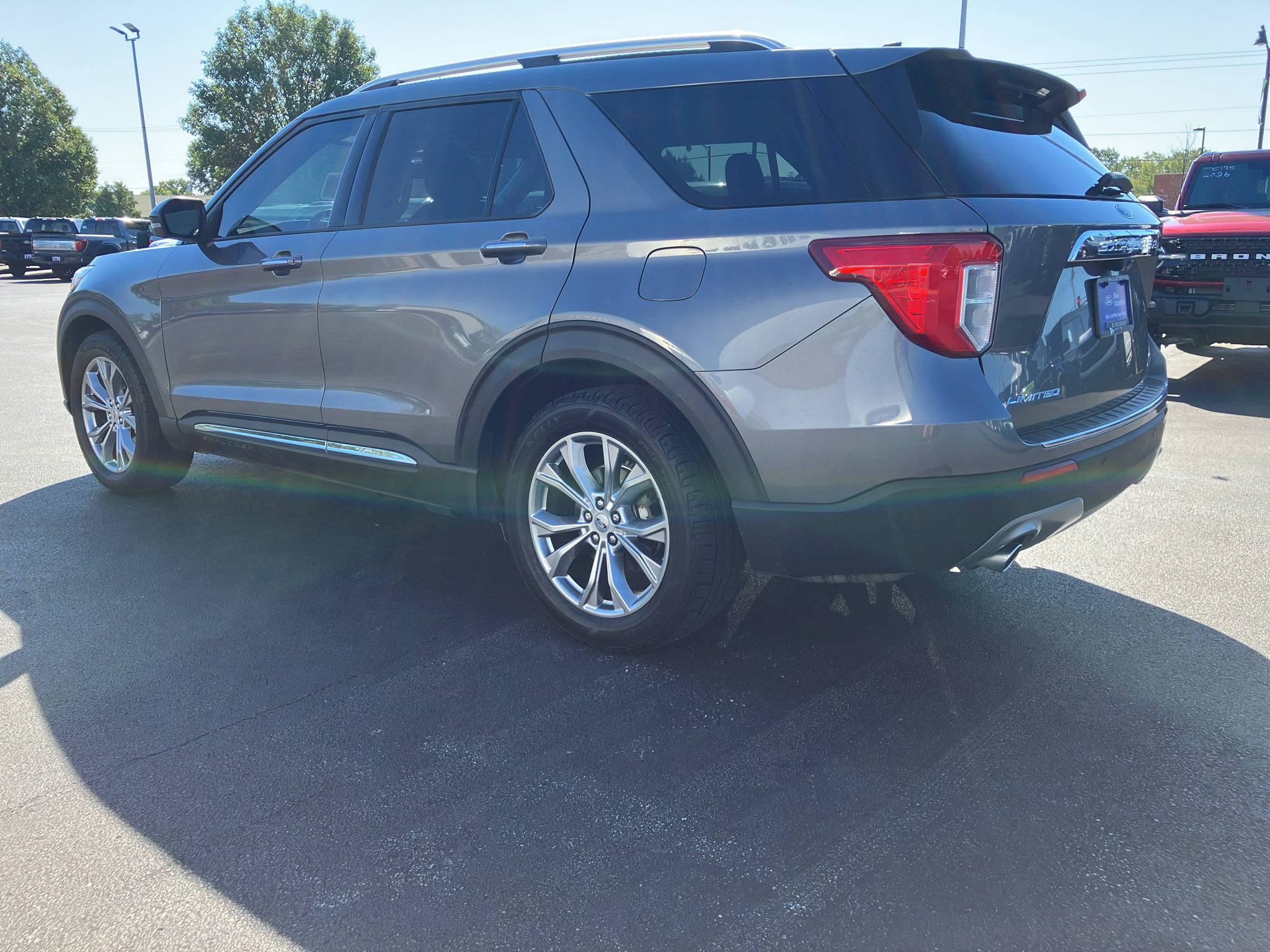Used 2021 Ford Explorer Limited w/ Equipment Group 301A RWD image 4