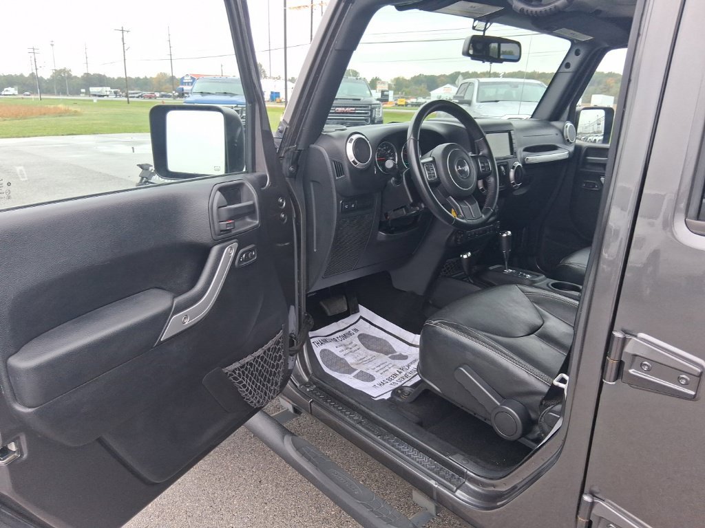 Used 2016 Jeep Wrangler Unlimited Rubicon w/ Connectivity Group AWD/4WD image 22