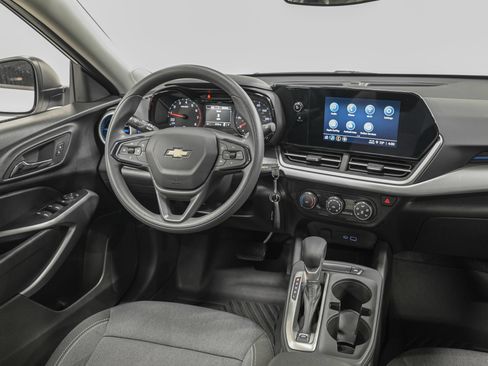 Used 2025 Chevrolet Trax LS FWD image 29