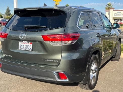 Used 2019 Toyota Highlander Limited AWD/4WD image 4