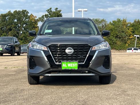 New 2025 Nissan Kicks Play S image 2