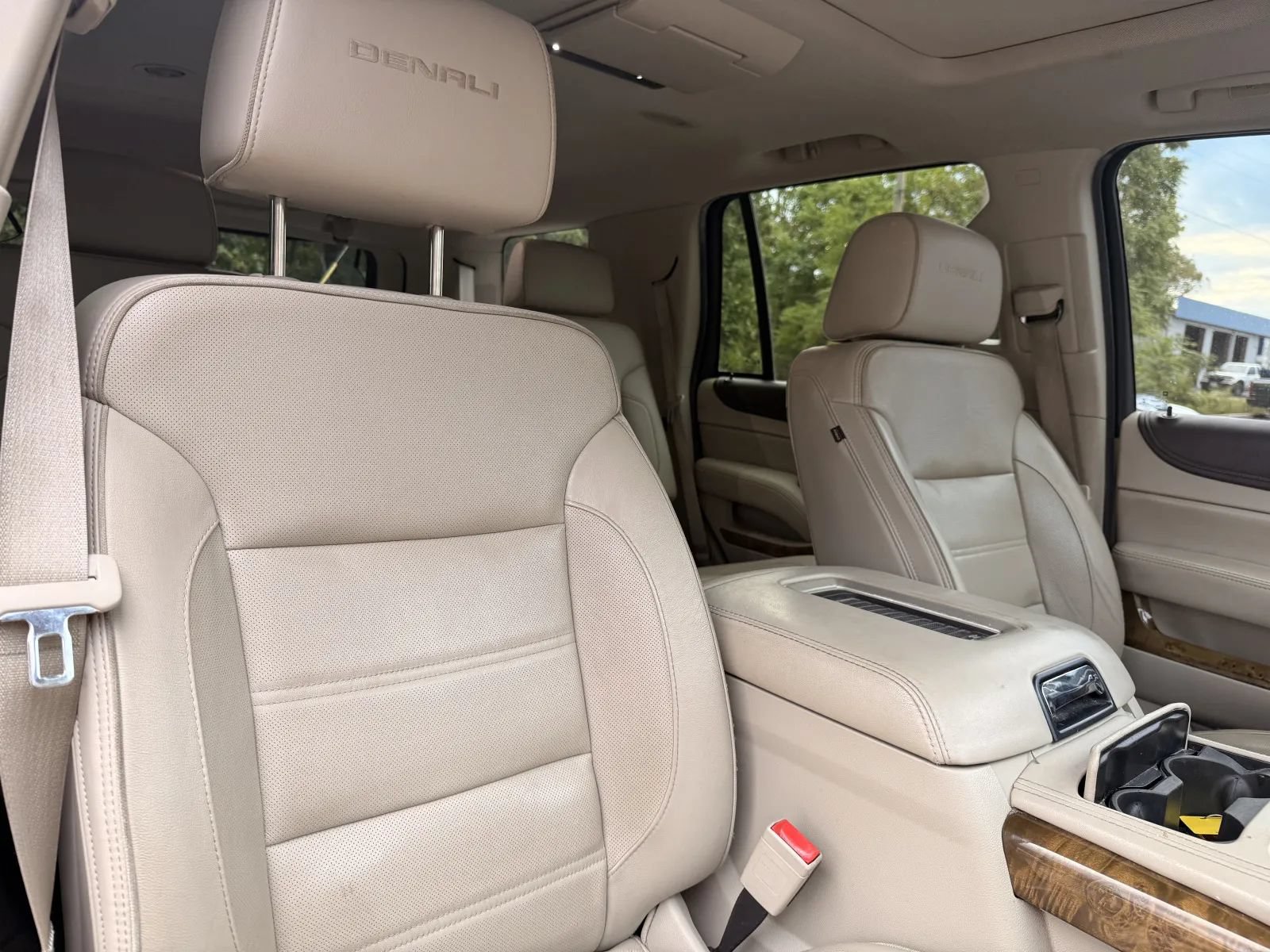 Used 2017 GMC Yukon Denali w/ Open Road Package AWD/4WD image 12
