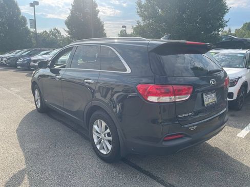 Used 2017 Kia Sorento AWD w/ LX Convenience Package image 3