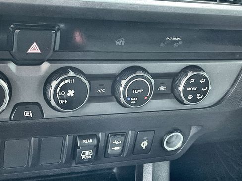 Used 2018 Toyota Tacoma TRD Sport image 23