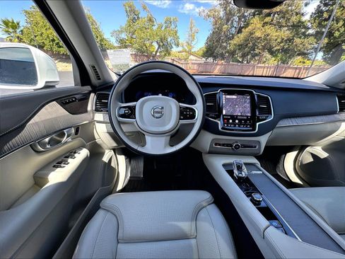 Used 2024 Volvo XC90 T8 Ultimate w/ Protection Package Premier AWD/4WD image 8