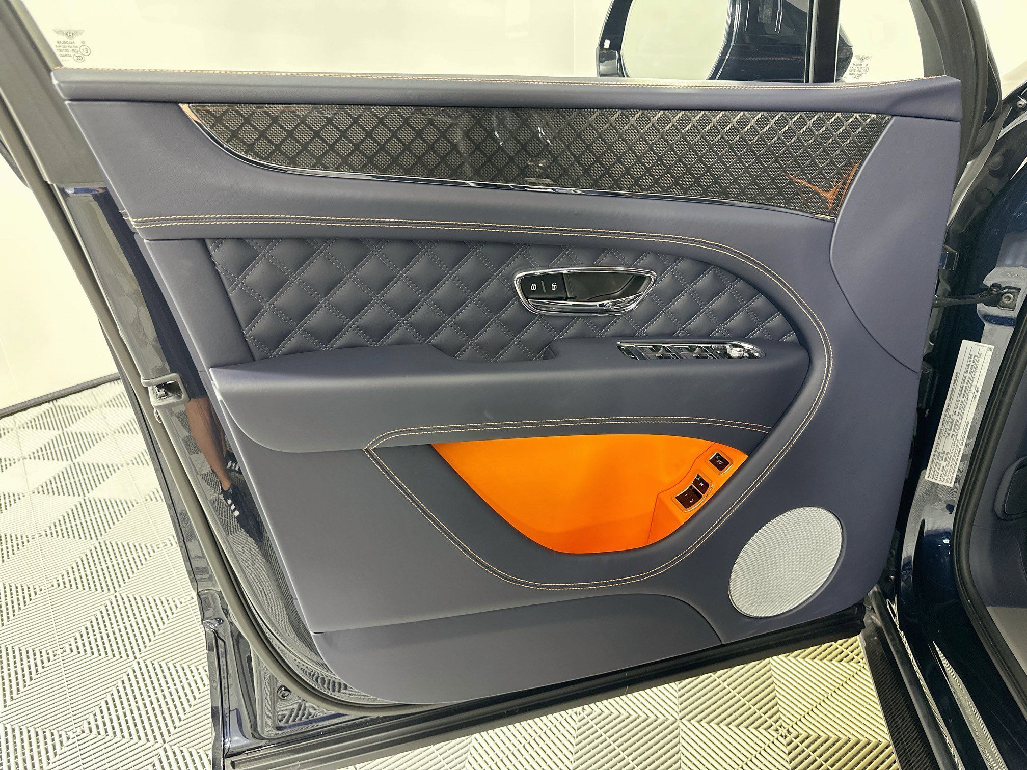 Certified 2025 Bentley Bentayga AWD/4WD image 17