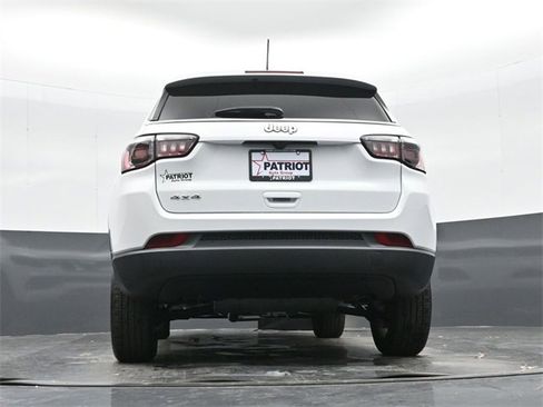 Used 2025 Jeep Compass Sport image 37