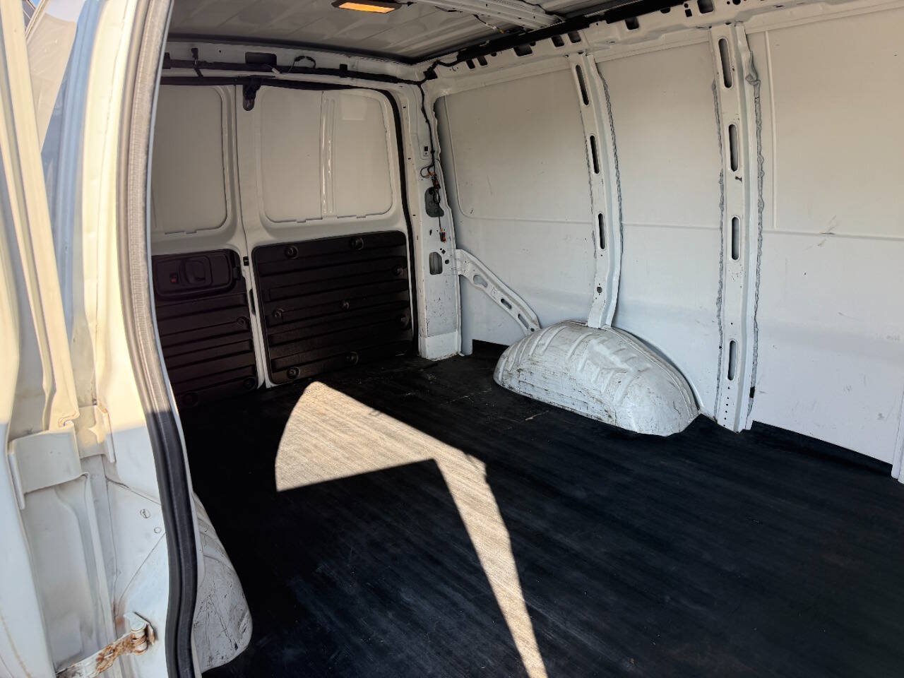 Used 2013 GMC Savana 2500 RWD image 19