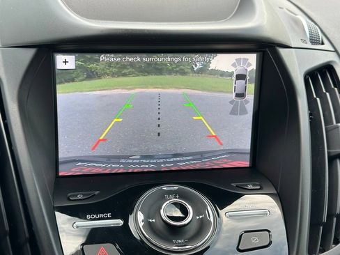 Used 2019 Ford Escape Titanium FWD image 6