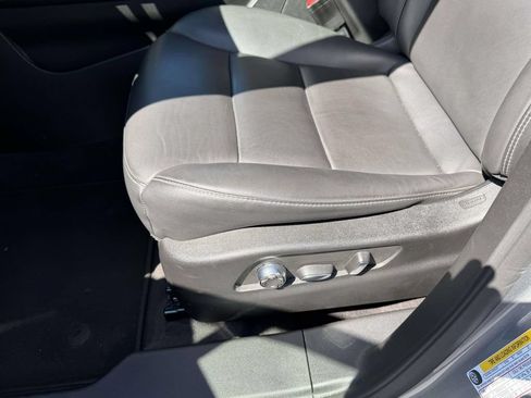 Used 2025 Cadillac XT4 Premium Luxury AWD/4WD image 17